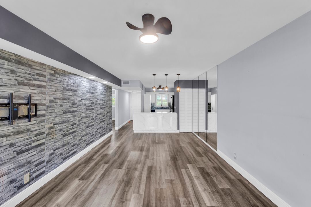 For Sale: $194,500 (2 beds, 2 baths, 986 Square Feet)