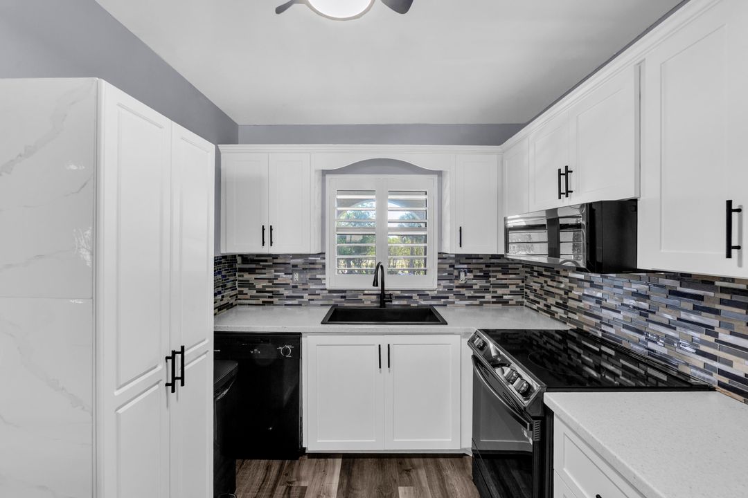 For Sale: $194,500 (2 beds, 2 baths, 986 Square Feet)