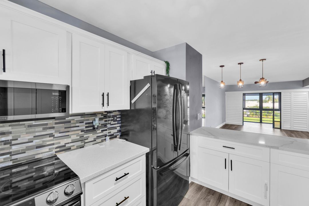 For Sale: $194,500 (2 beds, 2 baths, 986 Square Feet)