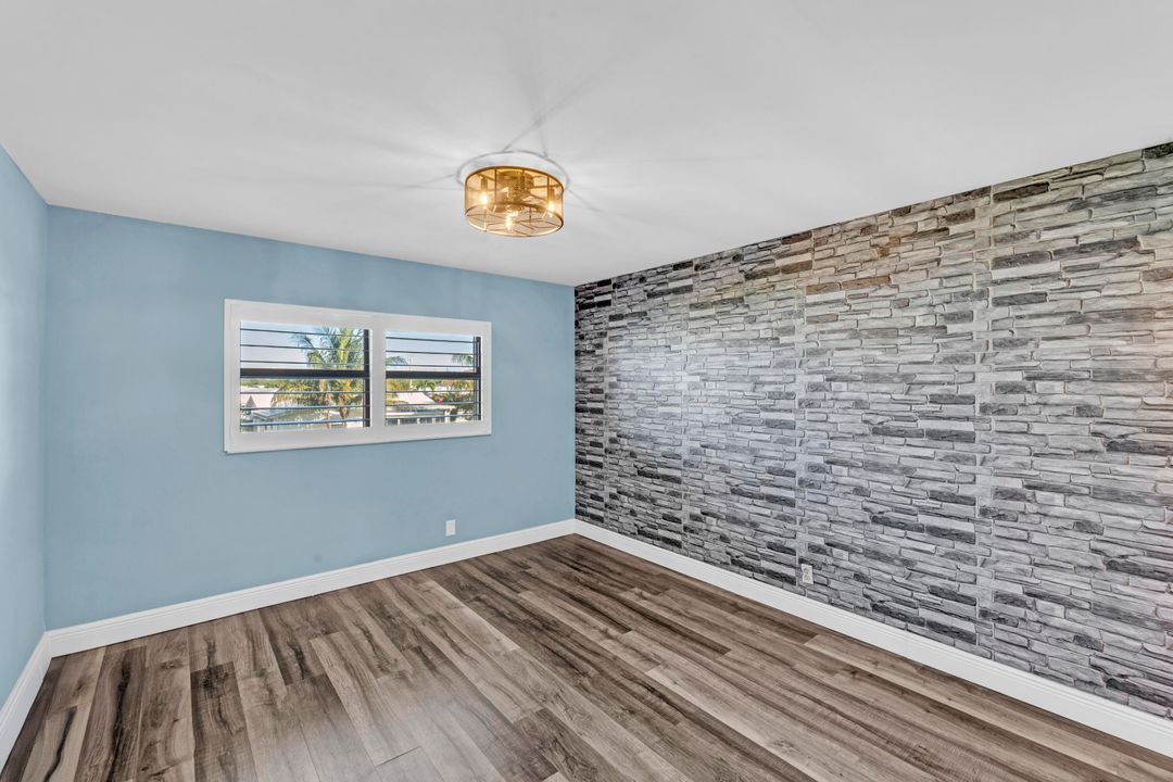 For Sale: $194,500 (2 beds, 2 baths, 986 Square Feet)