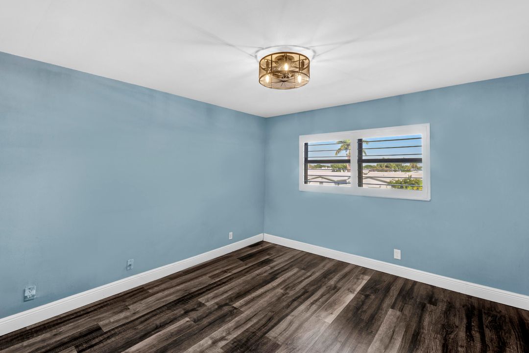 For Sale: $194,500 (2 beds, 2 baths, 986 Square Feet)