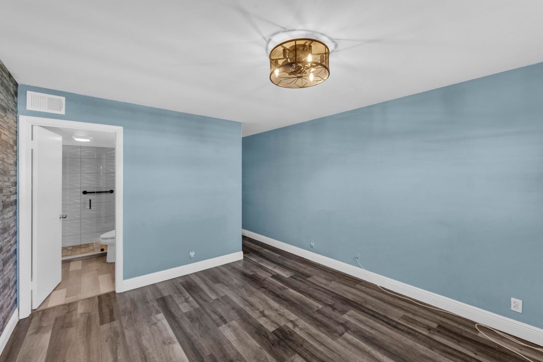 For Sale: $194,500 (2 beds, 2 baths, 986 Square Feet)