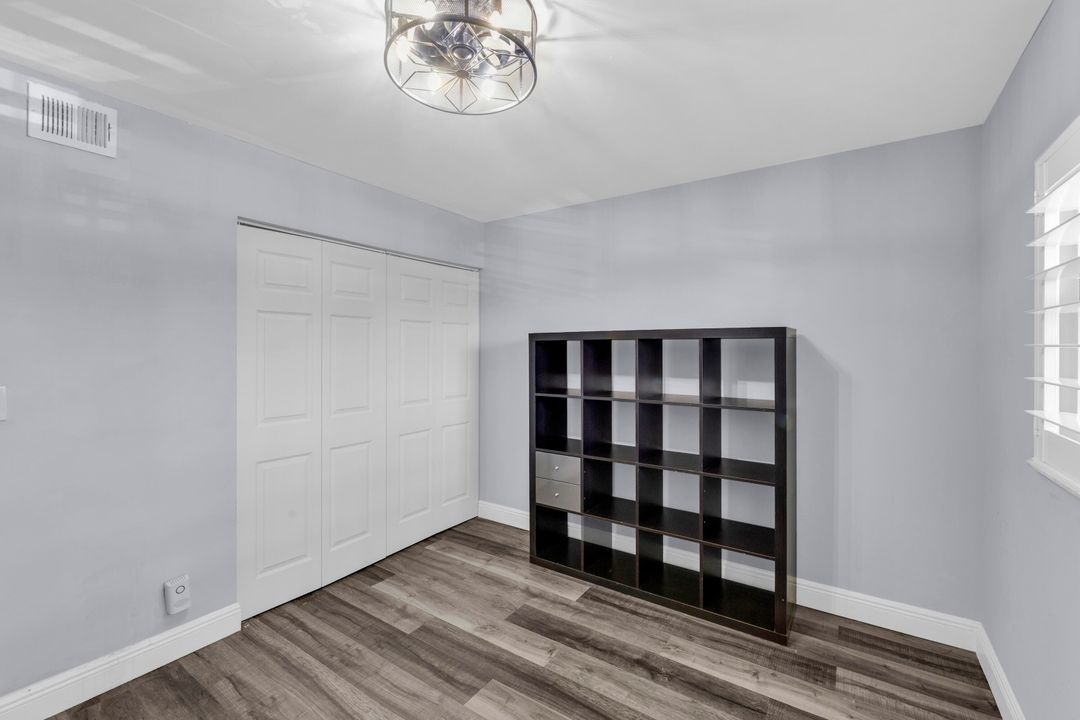 For Sale: $194,500 (2 beds, 2 baths, 986 Square Feet)