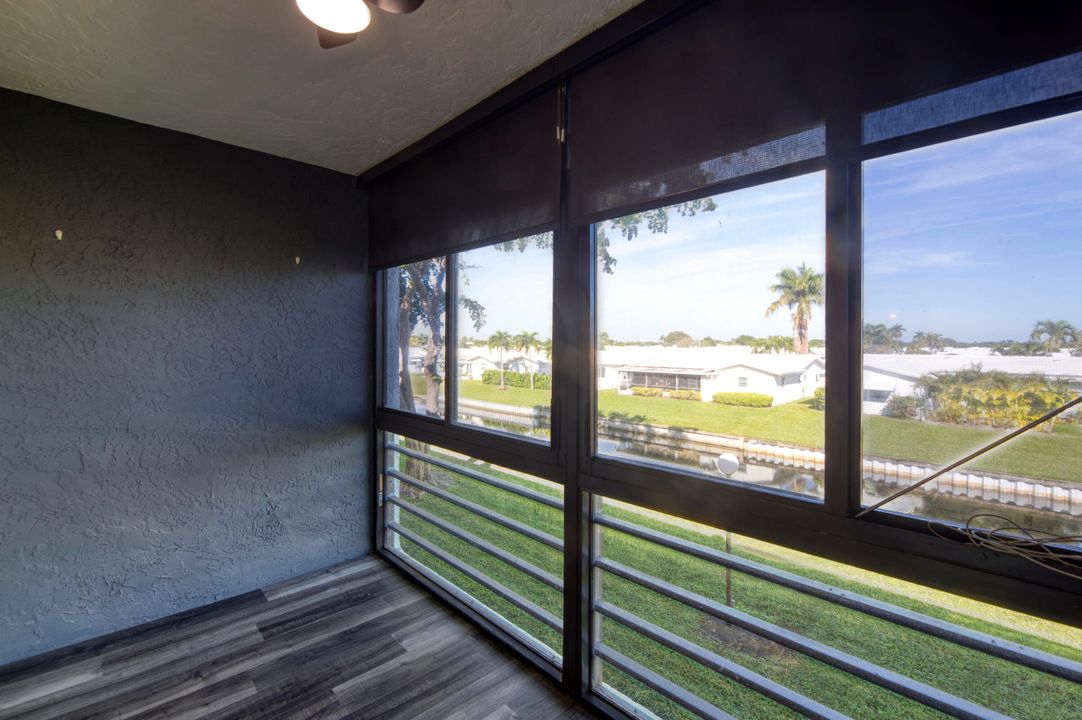 For Sale: $194,500 (2 beds, 2 baths, 986 Square Feet)