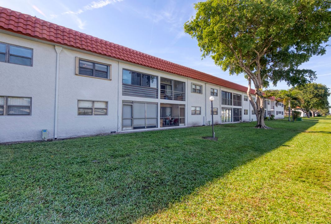 For Sale: $194,500 (2 beds, 2 baths, 986 Square Feet)