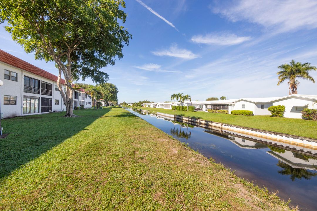 For Sale: $194,500 (2 beds, 2 baths, 986 Square Feet)