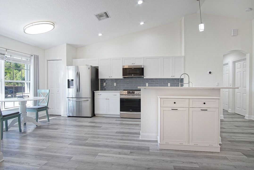 待售: $415,000 (3 贝兹, 2 浴室, 1450 平方英尺)