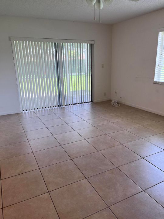 For Sale: $197,000 (2 beds, 2 baths, 1021 Square Feet)