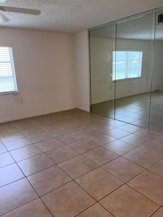 For Sale: $197,000 (2 beds, 2 baths, 1021 Square Feet)