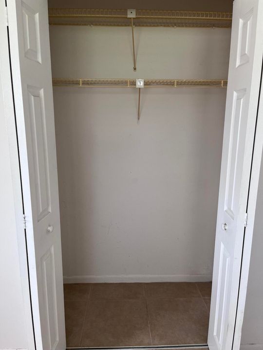 For Sale: $197,000 (2 beds, 2 baths, 1021 Square Feet)