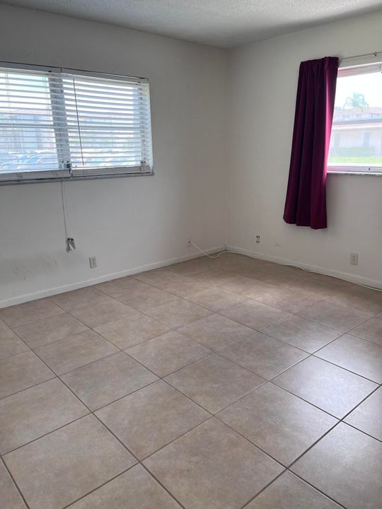 For Sale: $197,000 (2 beds, 2 baths, 1021 Square Feet)