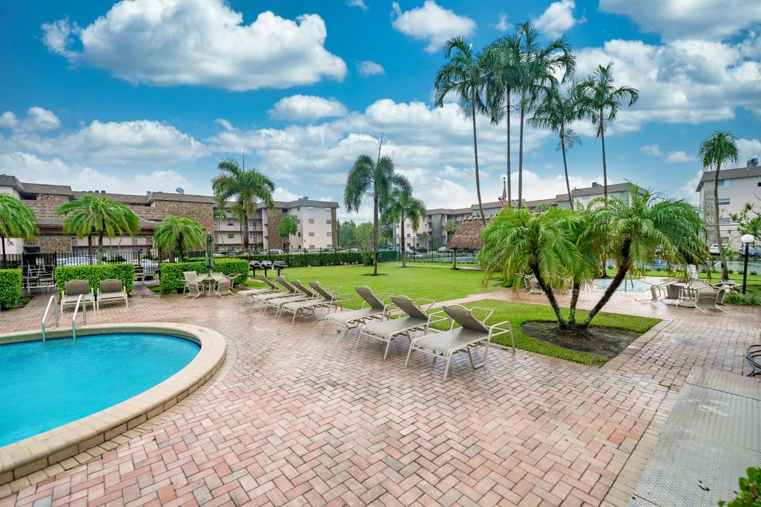 For Sale: $197,000 (2 beds, 2 baths, 1021 Square Feet)