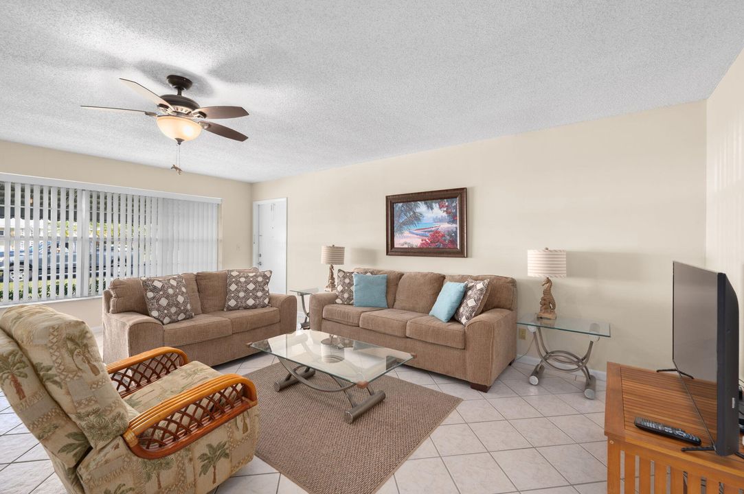 En Venta: $134,900 (2 camas, 2 baños, 1384 Pies cuadrados)