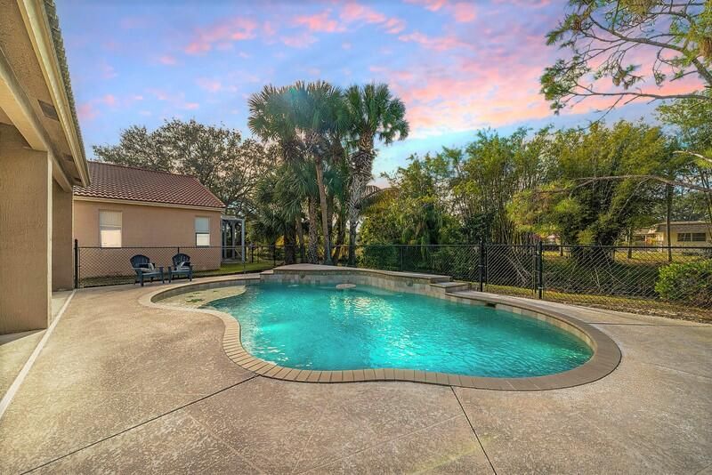 En Venta: $595,000 (4 camas, 3 baños, 2236 Pies cuadrados)