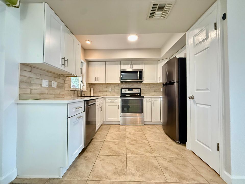 出租: $2,450 (3 贝兹, 2 浴室, 1513 平方英尺)