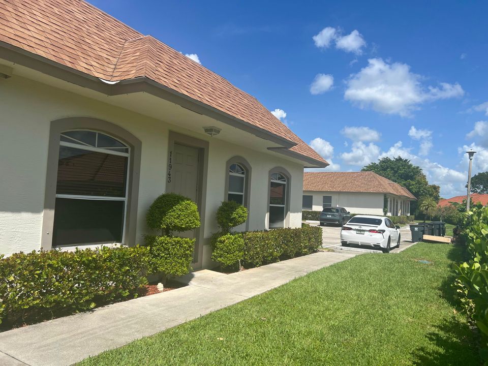 For Rent: $2,200 (3 beds, 2 baths, 1060 Square Feet)