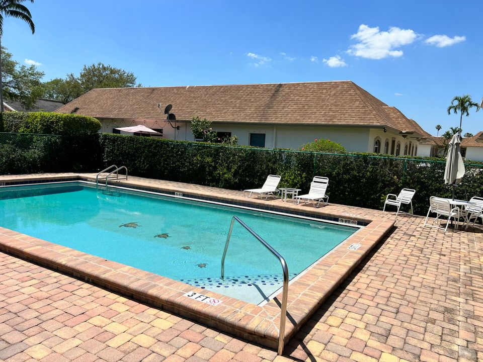 For Rent: $2,200 (3 beds, 2 baths, 1060 Square Feet)