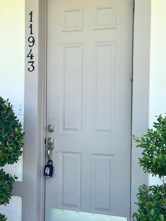 For Rent: $2,200 (3 beds, 2 baths, 1060 Square Feet)