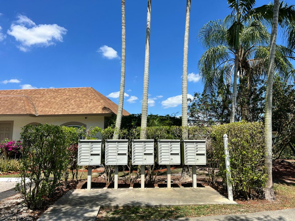 For Rent: $2,200 (3 beds, 2 baths, 1060 Square Feet)