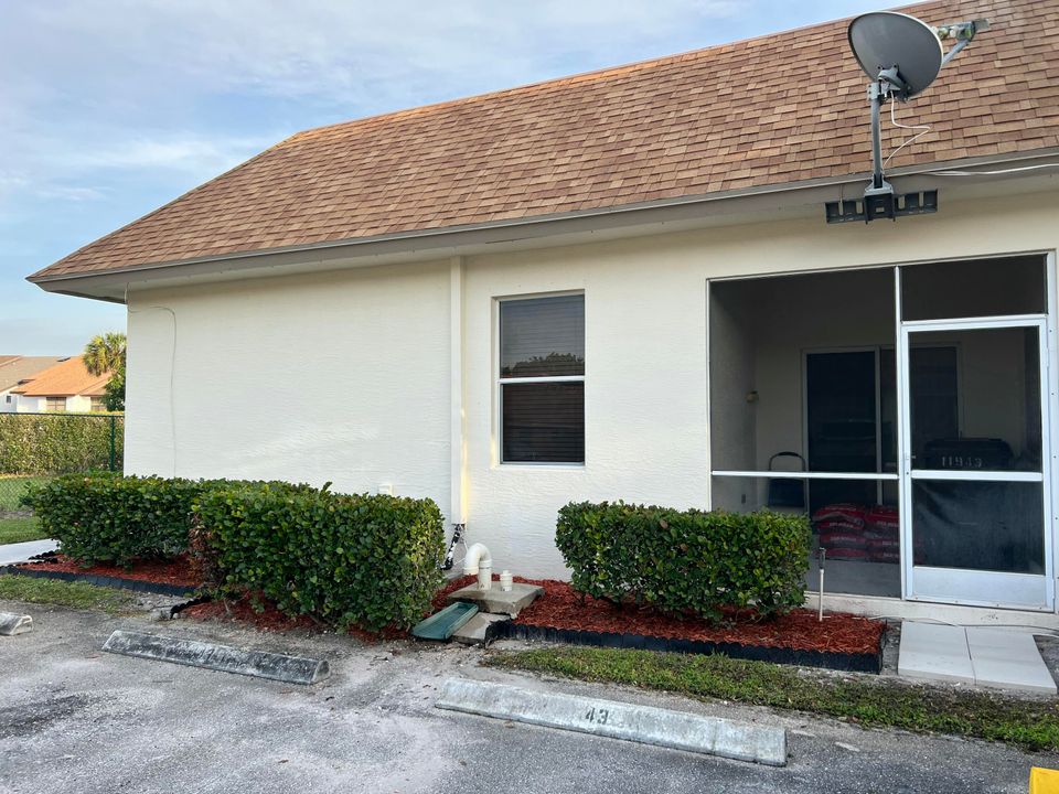 For Rent: $2,200 (3 beds, 2 baths, 1060 Square Feet)