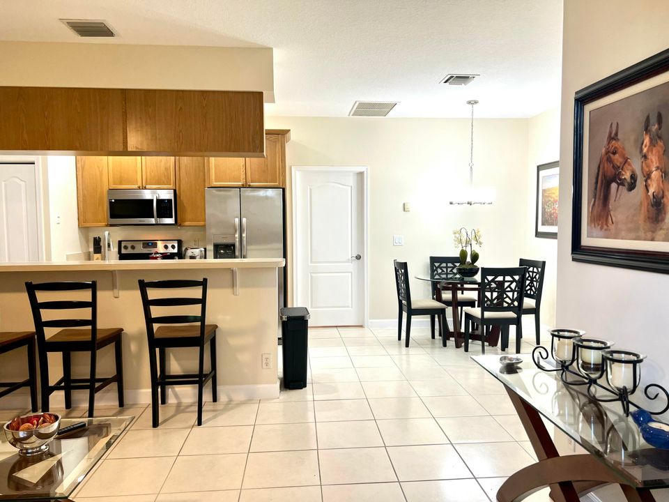 For Rent: $2,200 (3 beds, 2 baths, 1060 Square Feet)