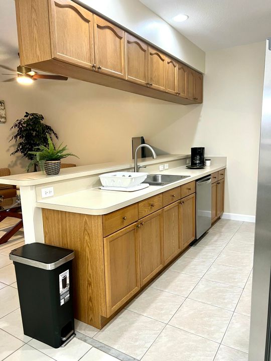 For Rent: $2,200 (3 beds, 2 baths, 1060 Square Feet)