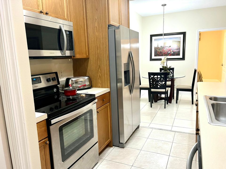 For Rent: $2,200 (3 beds, 2 baths, 1060 Square Feet)
