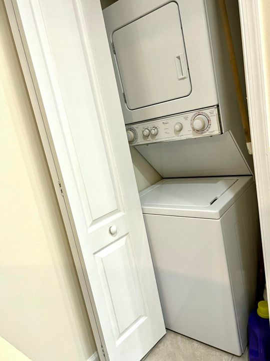 For Rent: $2,200 (3 beds, 2 baths, 1060 Square Feet)