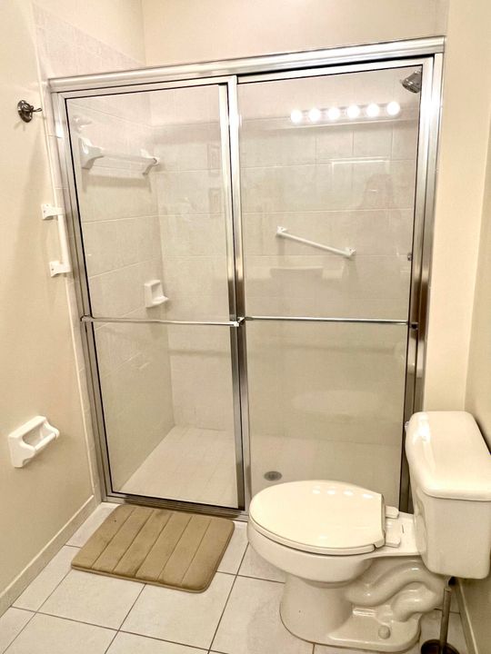 For Rent: $2,200 (3 beds, 2 baths, 1060 Square Feet)