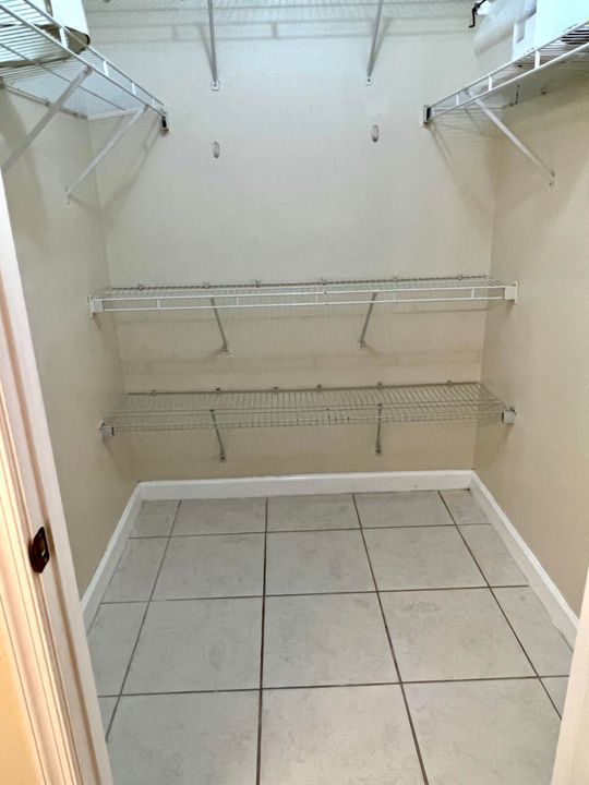 For Rent: $2,200 (3 beds, 2 baths, 1060 Square Feet)