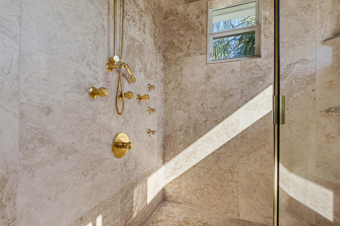 В аренду: $25,000 (5 спален, 6 ванн, 4783 Квадратных фут)