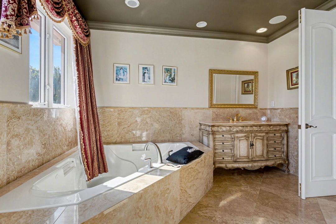 В аренду: $25,000 (5 спален, 6 ванн, 4783 Квадратных фут)