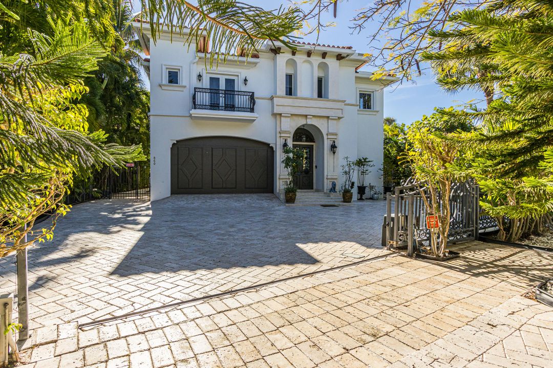 В аренду: $25,000 (5 спален, 6 ванн, 4783 Квадратных фут)