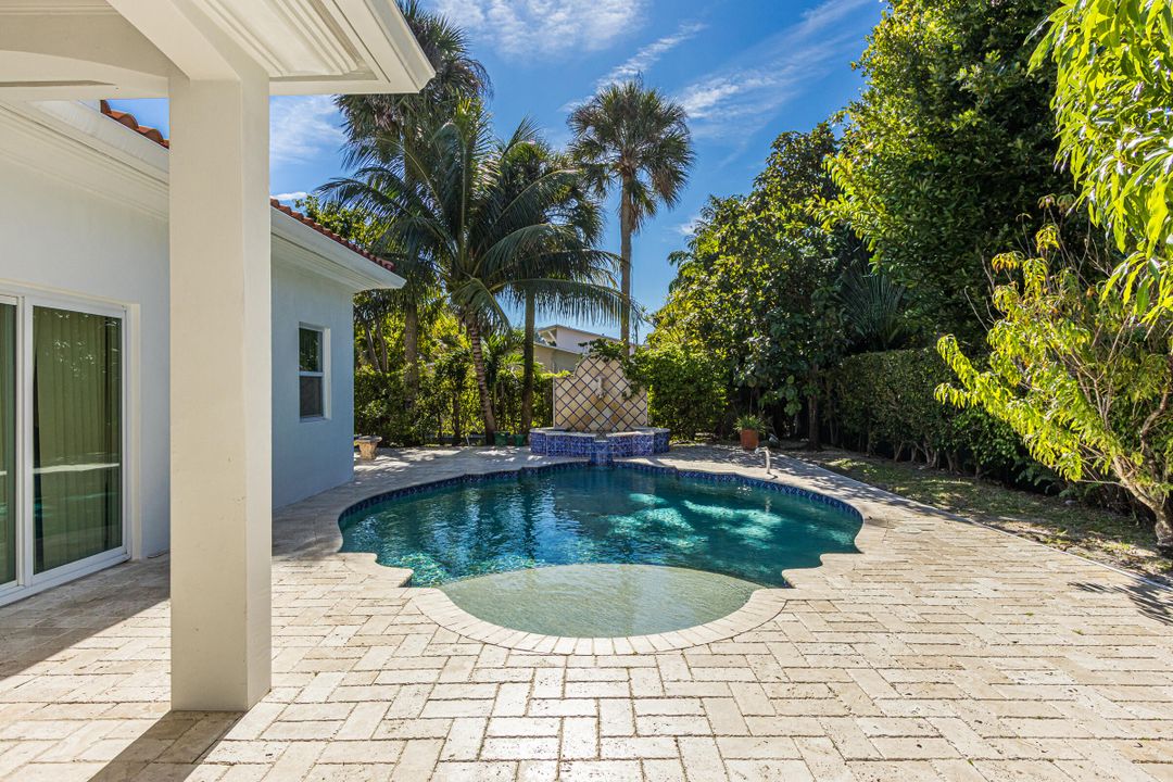 В аренду: $25,000 (5 спален, 6 ванн, 4783 Квадратных фут)