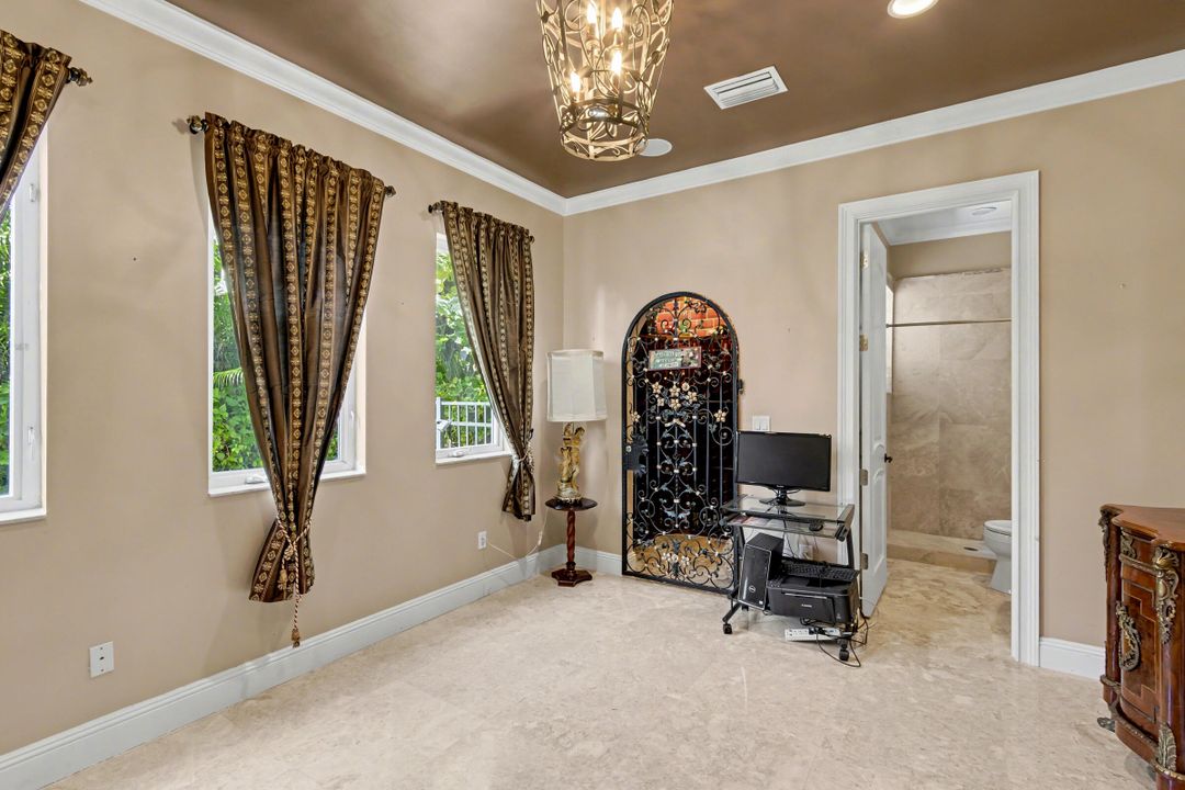 В аренду: $25,000 (5 спален, 6 ванн, 4783 Квадратных фут)