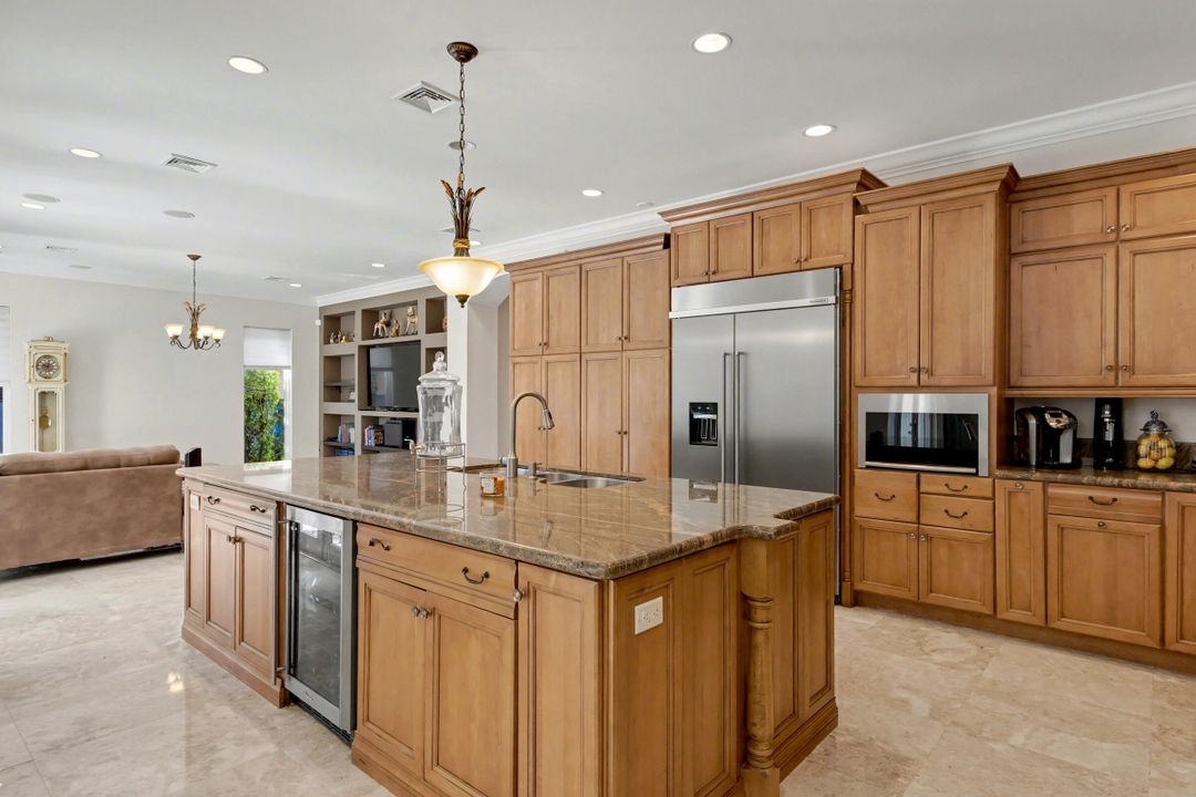 В аренду: $25,000 (5 спален, 6 ванн, 4783 Квадратных фут)