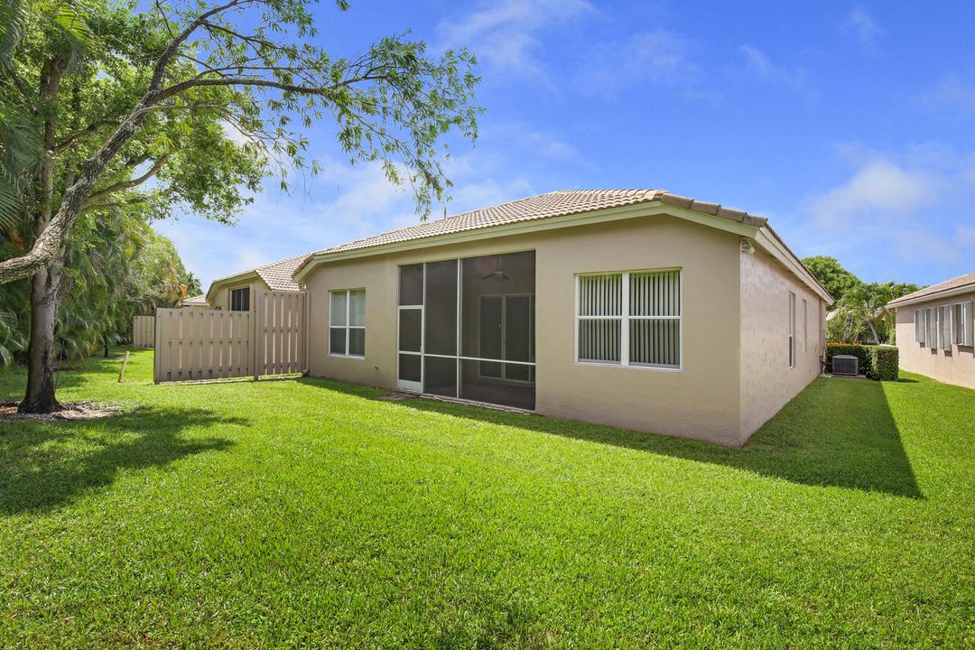 На продажу: $259,000 (3 спален, 2 ванн, 1727 Квадратных фут)