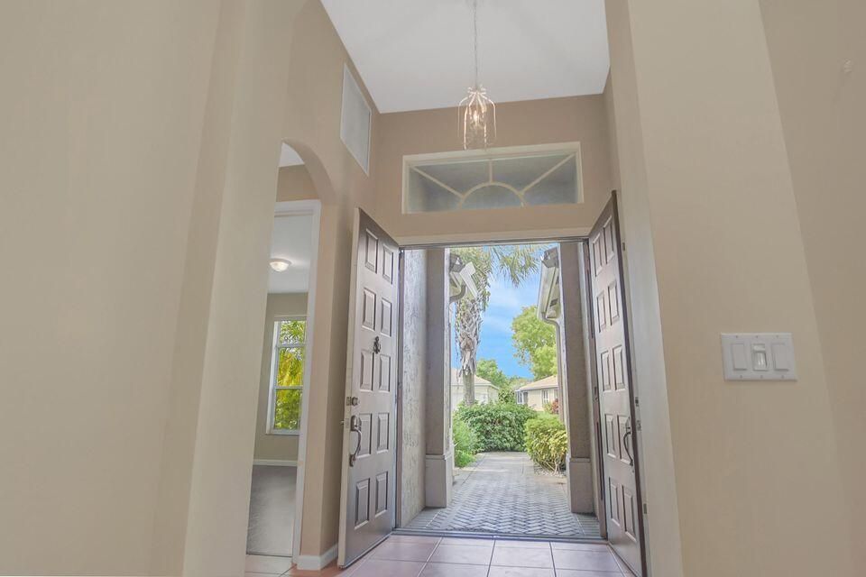 For Rent: $3,600 (3 beds, 2 baths, 1727 Square Feet)