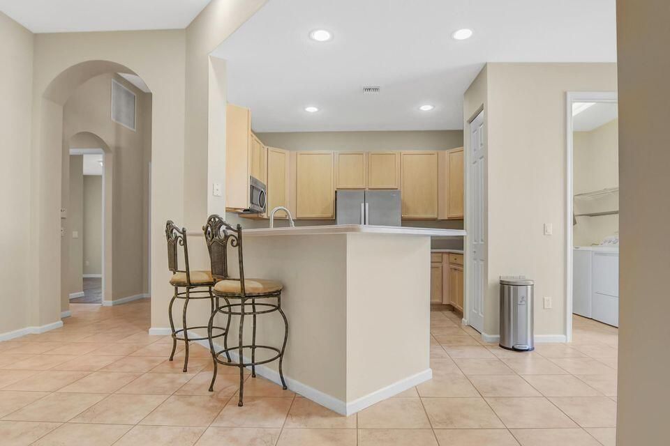 For Rent: $3,600 (3 beds, 2 baths, 1727 Square Feet)