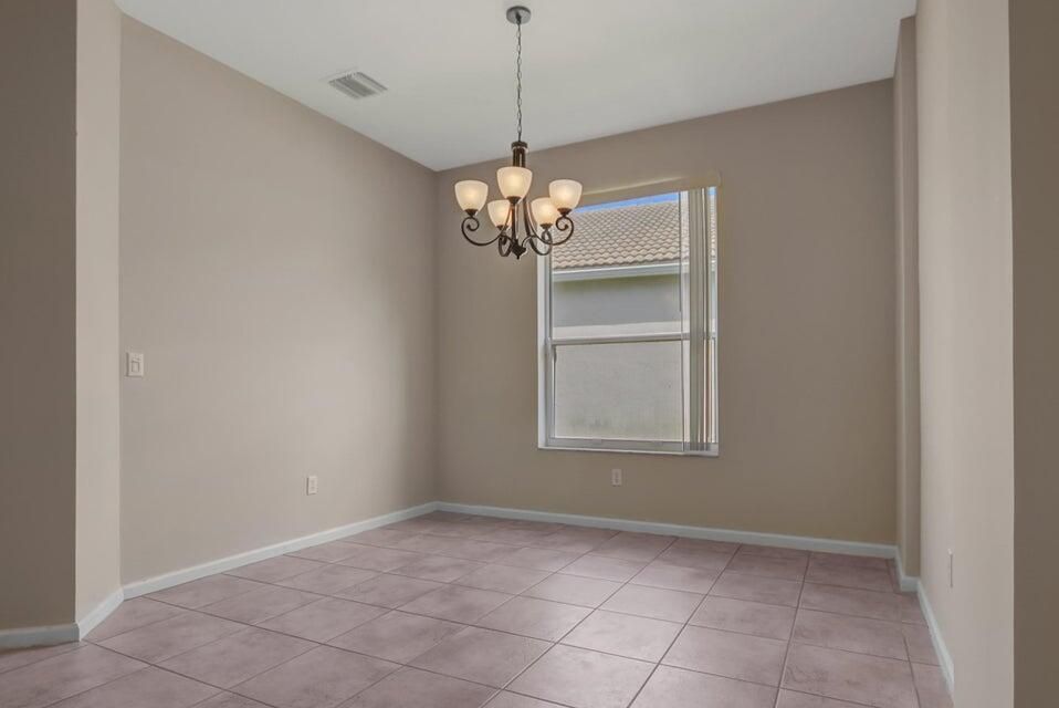 For Rent: $3,600 (3 beds, 2 baths, 1727 Square Feet)