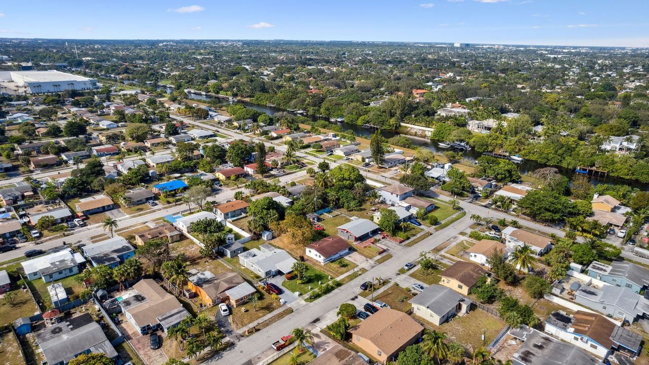 For Rent: $2,800 (3 beds, 1 baths, 967 Square Feet)