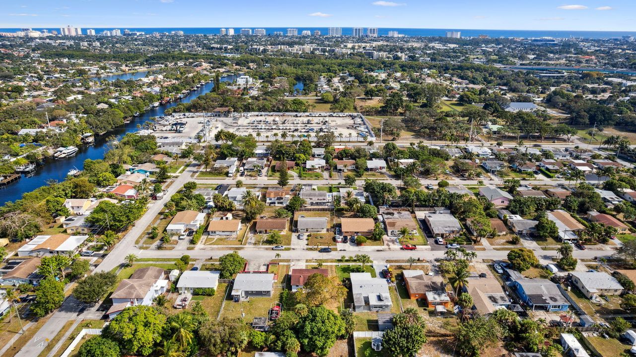 For Rent: $2,800 (3 beds, 1 baths, 967 Square Feet)