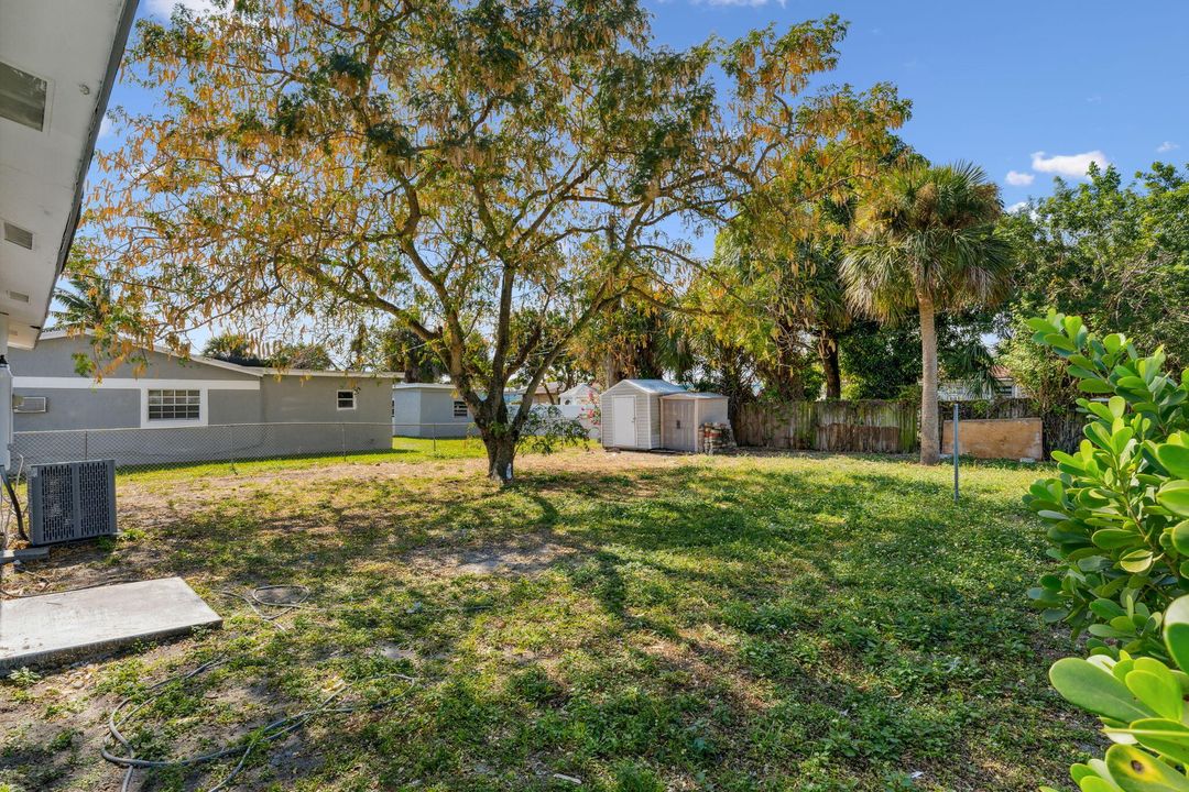 For Rent: $2,800 (3 beds, 1 baths, 967 Square Feet)