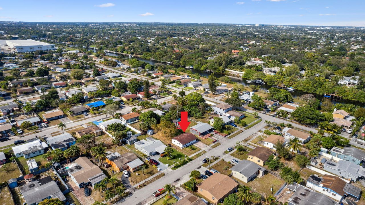 For Rent: $2,800 (3 beds, 1 baths, 967 Square Feet)