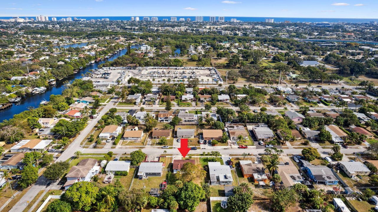 For Rent: $2,800 (3 beds, 1 baths, 967 Square Feet)