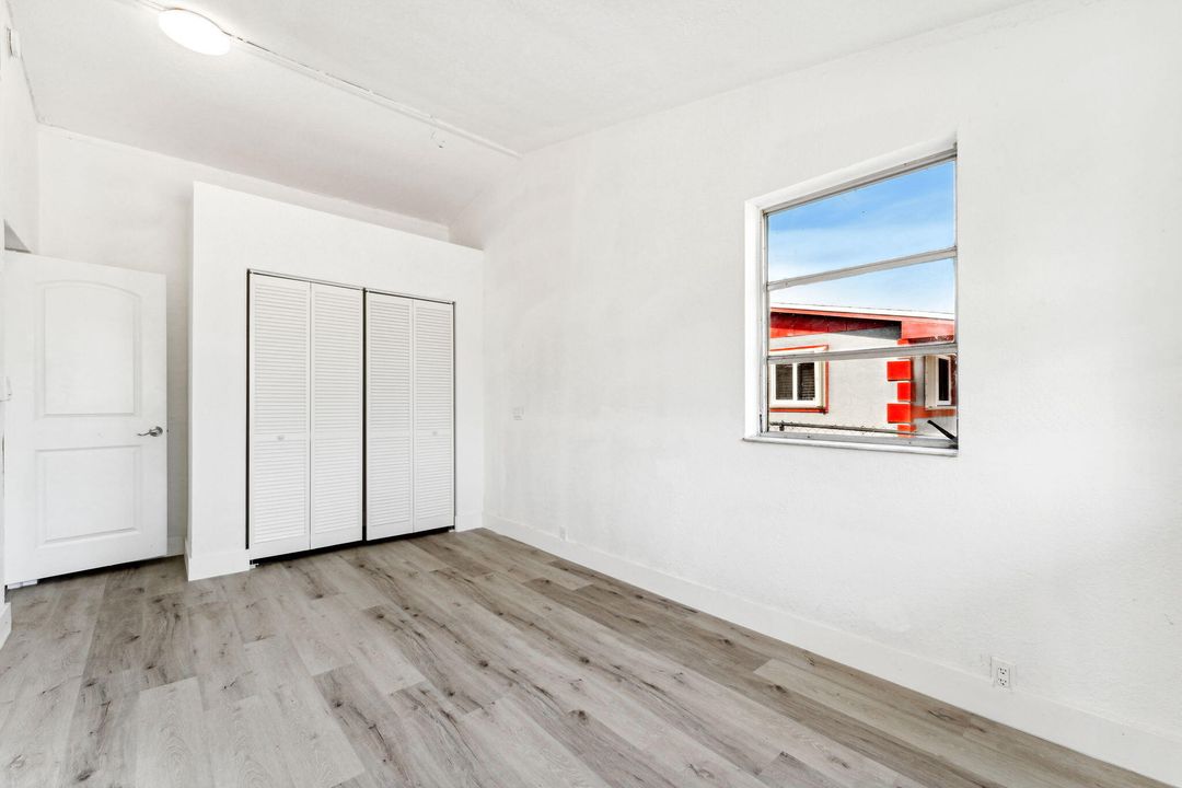 For Rent: $2,800 (3 beds, 1 baths, 967 Square Feet)