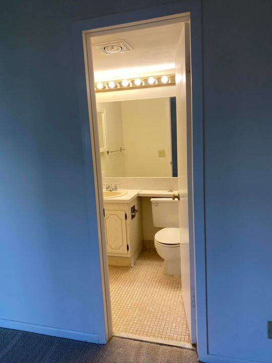 待售: $119,900 (1 贝兹, 1 浴室, 702 平方英尺)