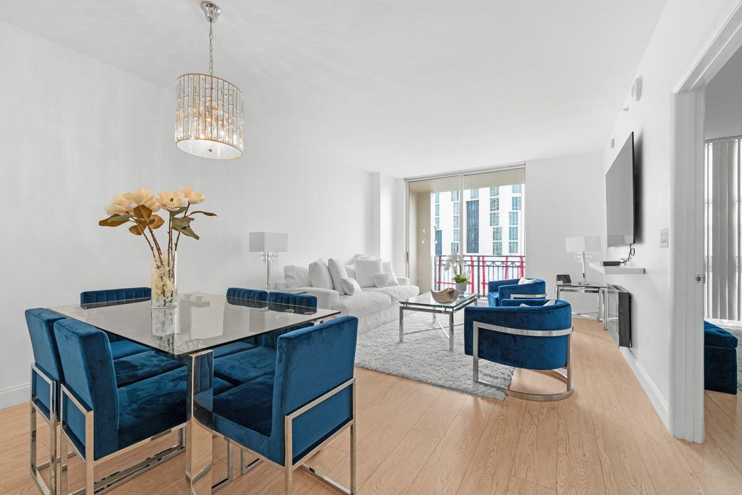 For Rent: $3,800 (1 beds, 1 baths, 755 Square Feet)