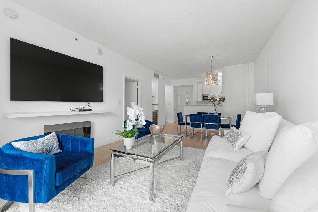 For Rent: $3,800 (1 beds, 1 baths, 755 Square Feet)