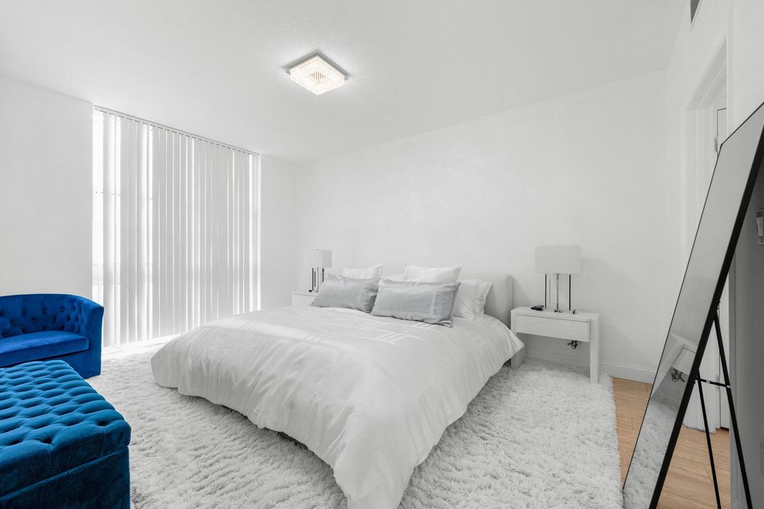 For Rent: $3,800 (1 beds, 1 baths, 755 Square Feet)